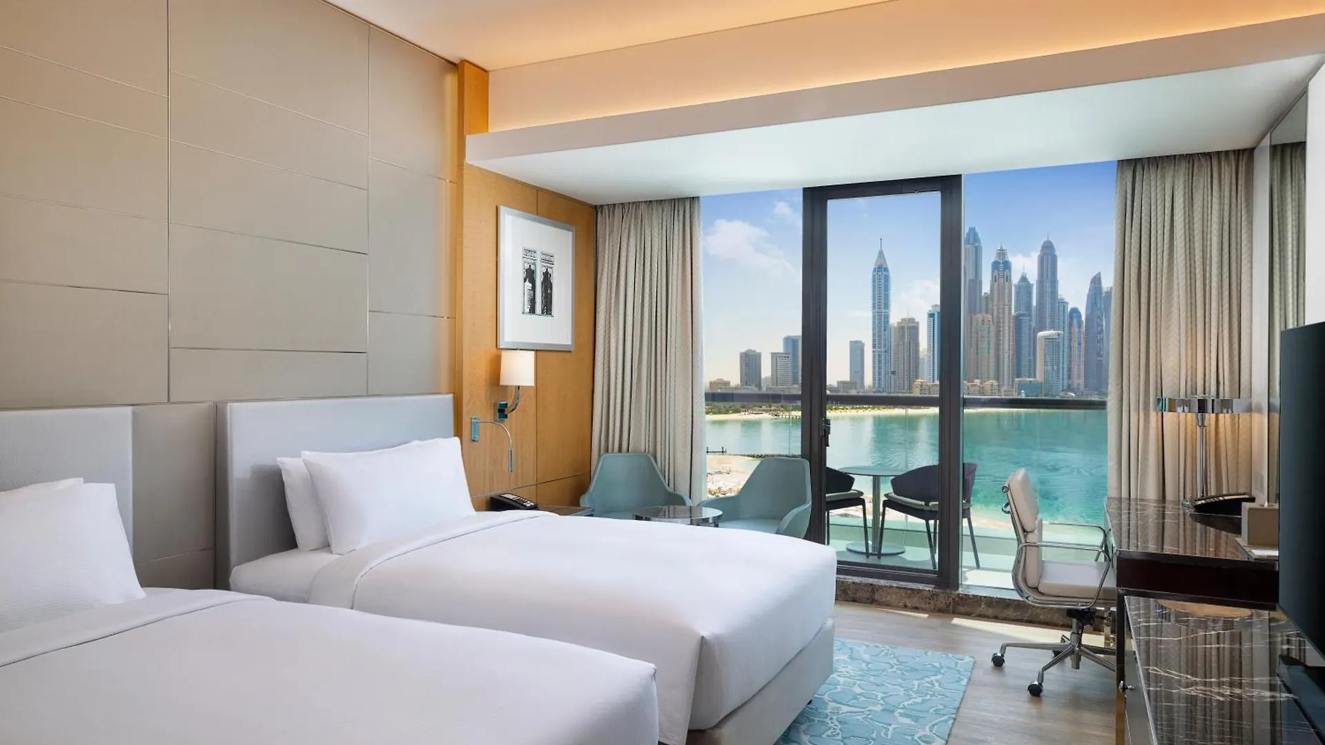 Hilton Dubai Palm Jumeirah 5*,