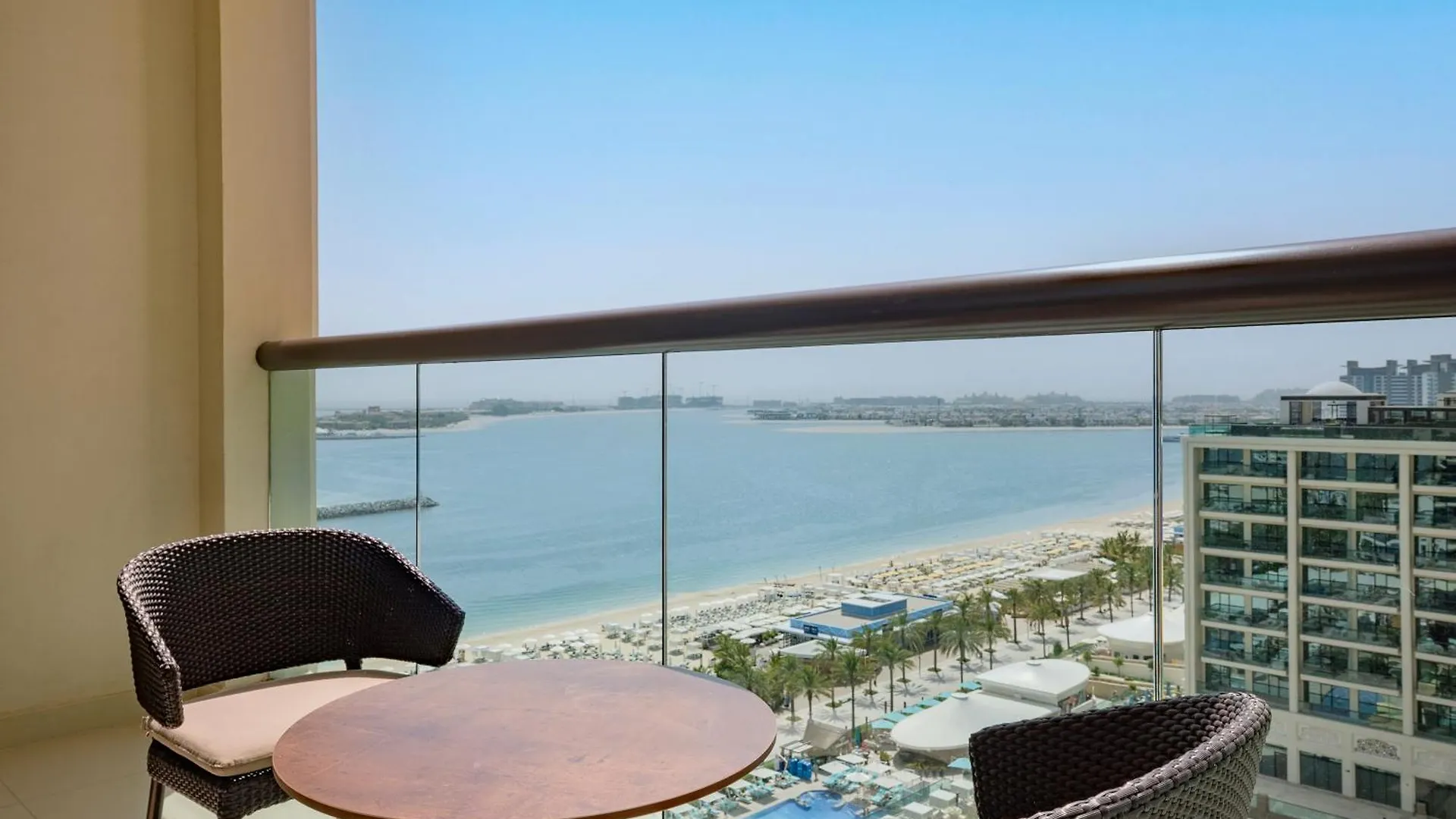 Hilton Dubai Palm Jumeirah 5*,