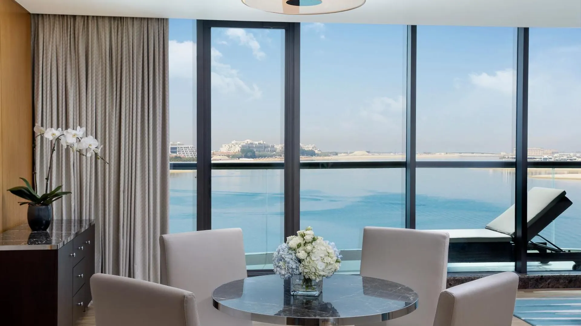 Hilton Dubai Palm Jumeirah 5*,  United Arab Emirates