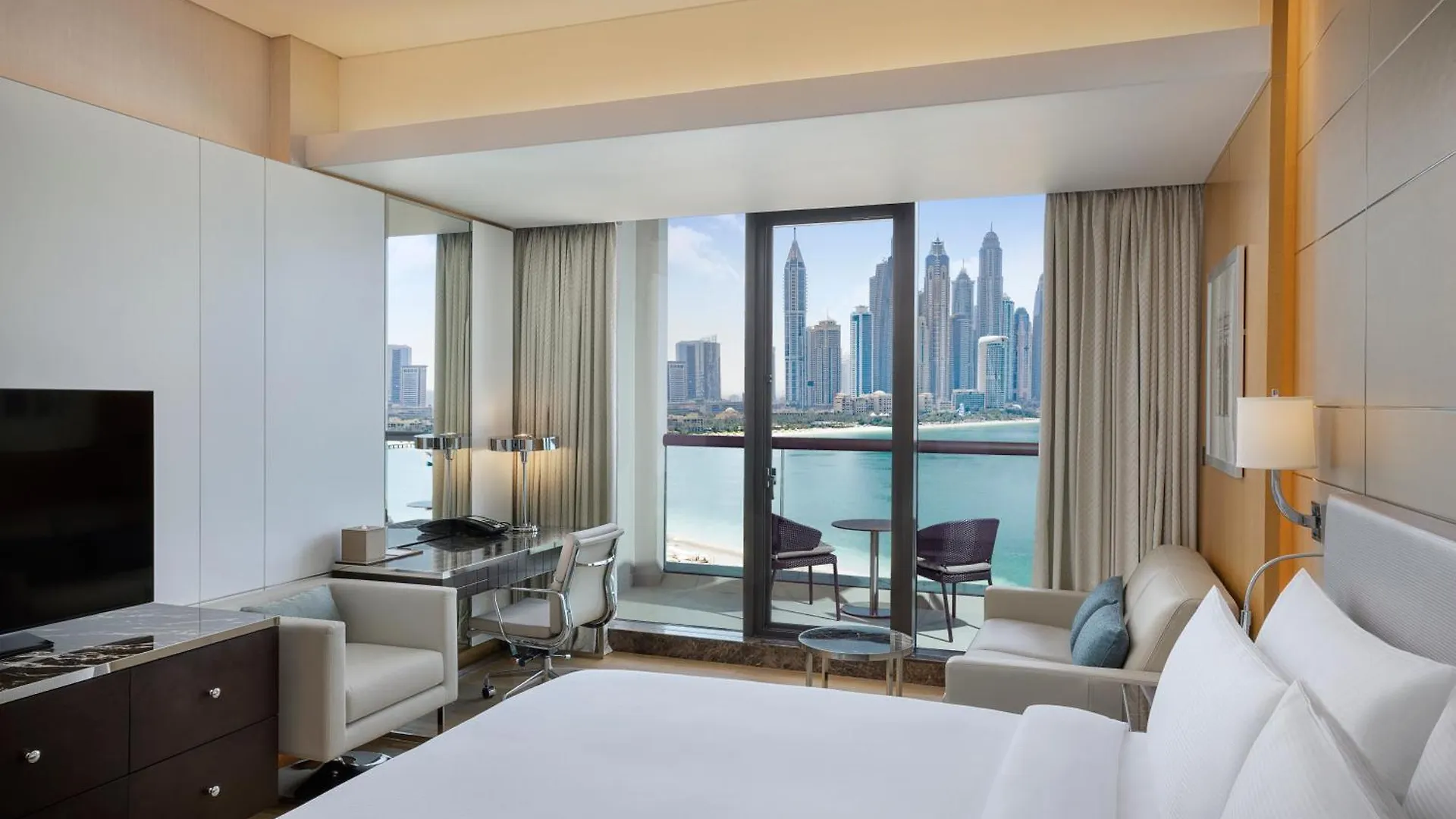 Hilton Dubai Palm Jumeirah 5*,  United Arab Emirates